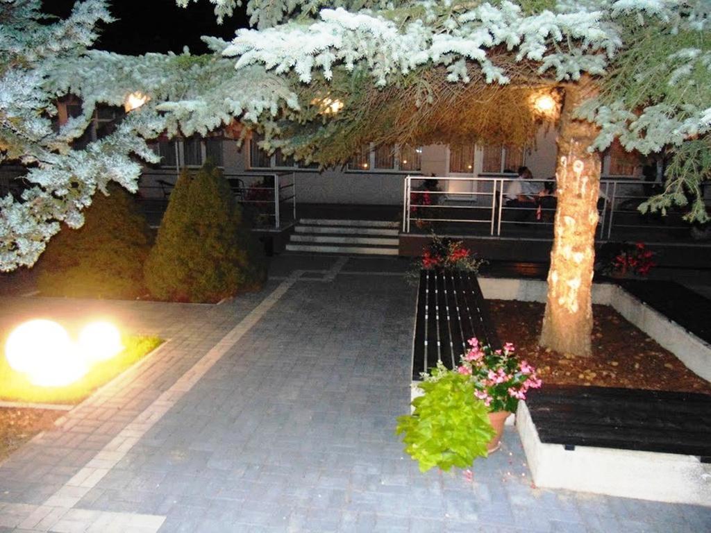 Hotel Odr Sulechów Kültér fotó